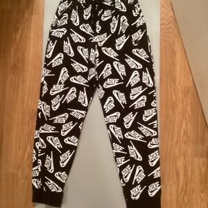 Nike AOP Future Jogger pants (youth L)